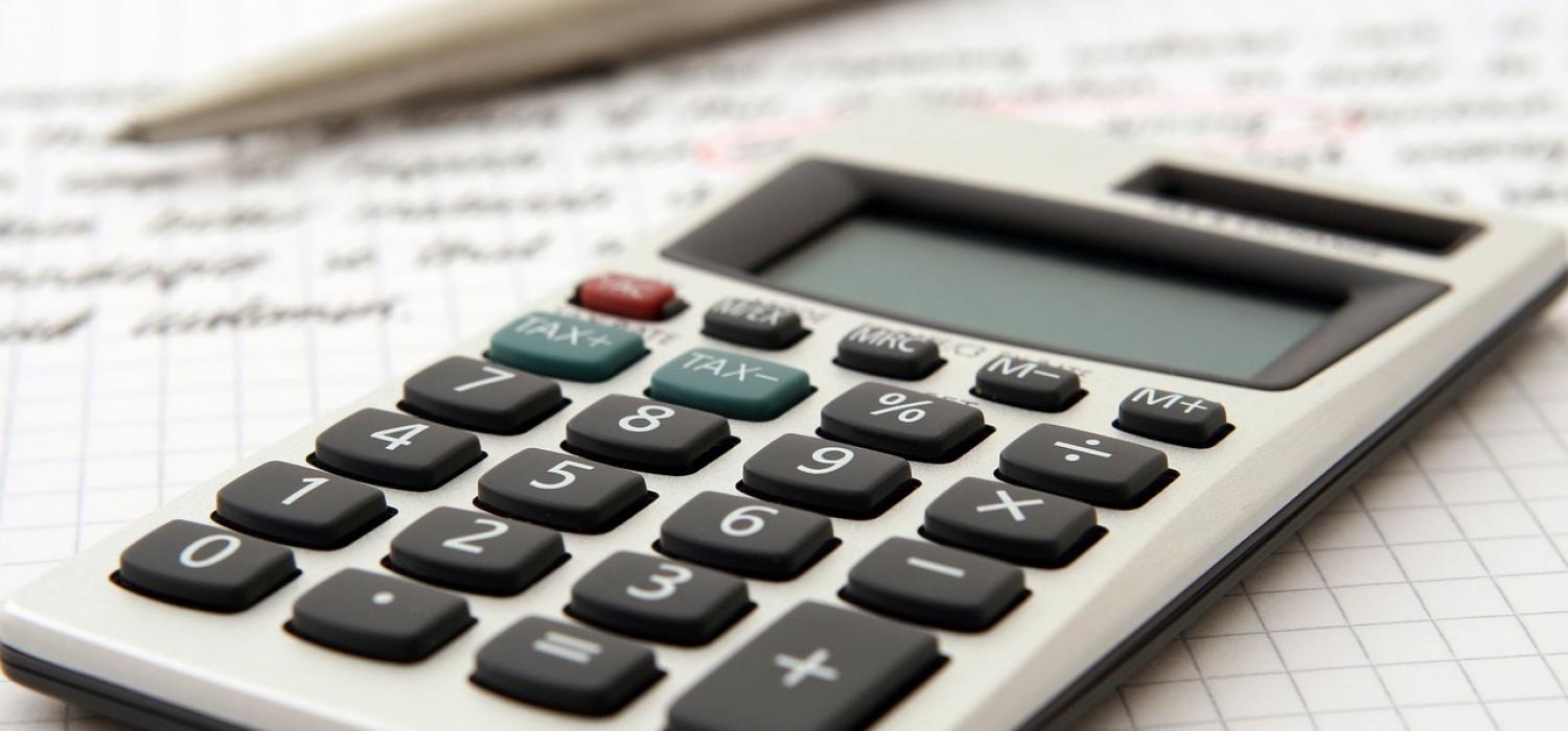 accountant-12385981280.jpg