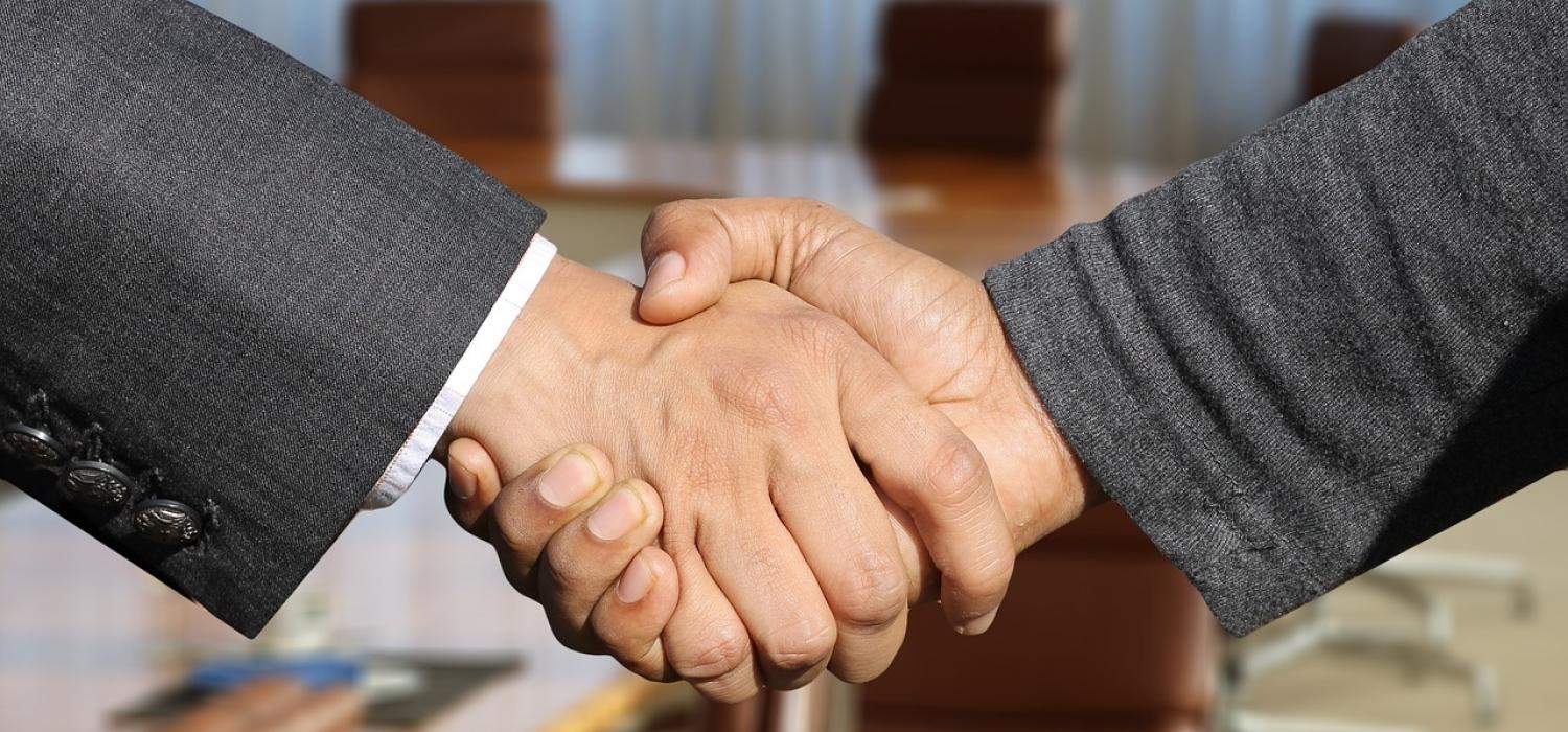 shaking-hands-30919061280.jpg